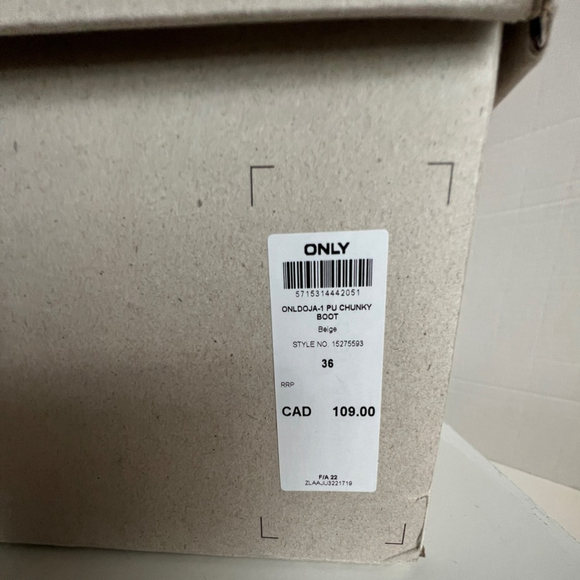 NIB - Only, Women's Doja Chunky Chelsea Boots - Beige. Size: 36 (EU) - Picture 15 of 16